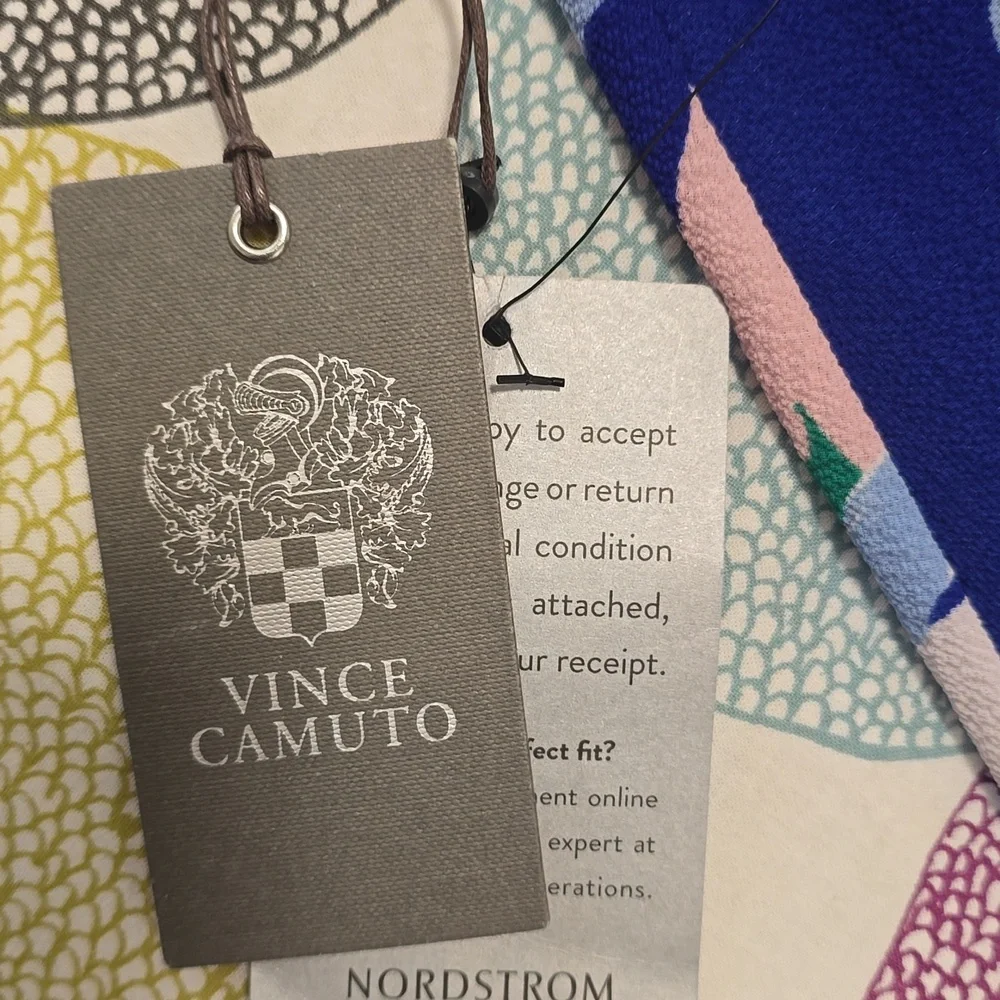 New Vince Camuto Pebble Crepe V-Neck Blouson Pleat dress Size 4 - Picture 8 of 8
